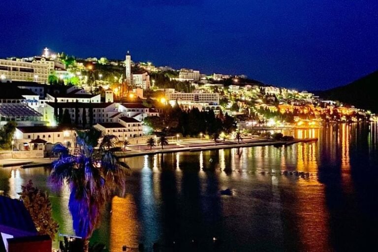 Neum at night