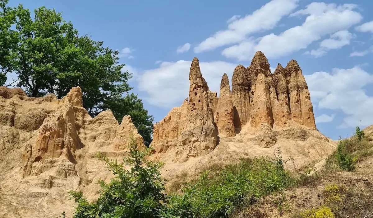 sand pyramids Foča