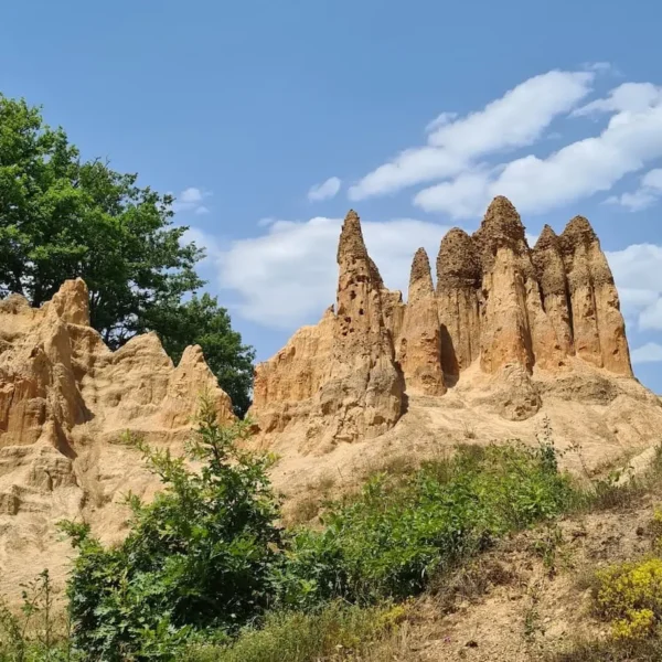 sand pyramids Foča