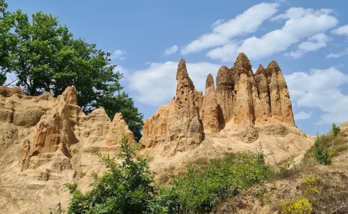 sand pyramids Foča